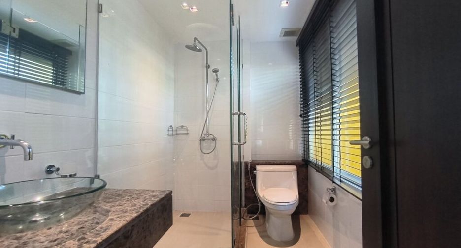 For rent 4 bedrooms condo in Khlong Toei, Bangkok