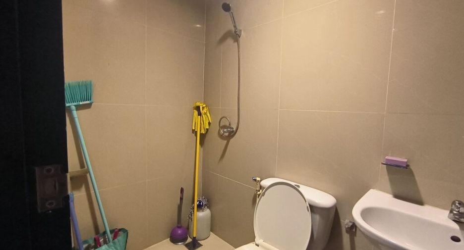 For rent 4 bedrooms condo in Khlong Toei, Bangkok