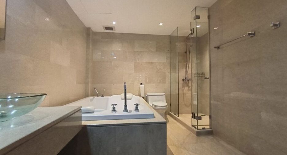 For rent 4 bedrooms condo in Khlong Toei, Bangkok