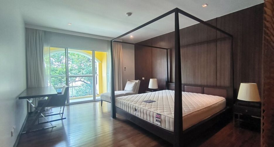 For rent 4 bedrooms condo in Khlong Toei, Bangkok