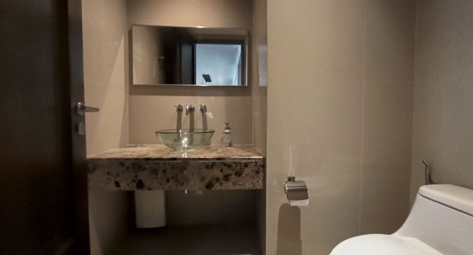 For rent 4 bedrooms condo in Khlong Toei, Bangkok