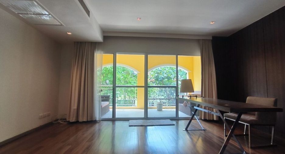 For rent 4 bedrooms condo in Khlong Toei, Bangkok