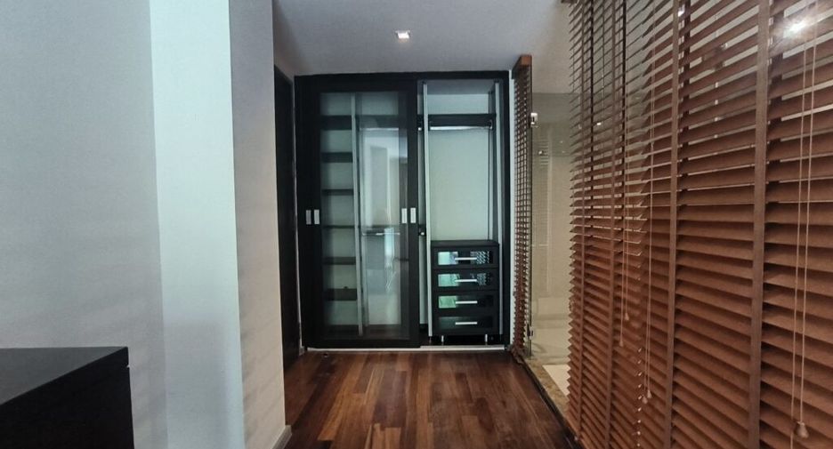 For rent 4 bedrooms condo in Khlong Toei, Bangkok