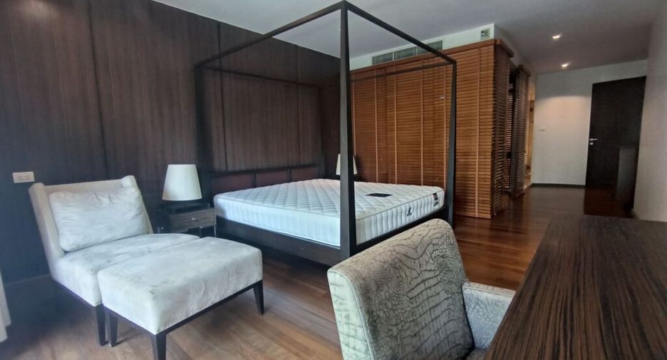 For rent 4 bedrooms condo in Khlong Toei, Bangkok