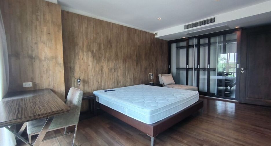 For rent 4 bedrooms condo in Khlong Toei, Bangkok