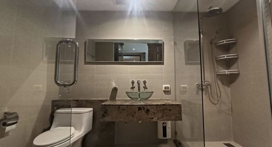 For rent 4 bedrooms condo in Khlong Toei, Bangkok