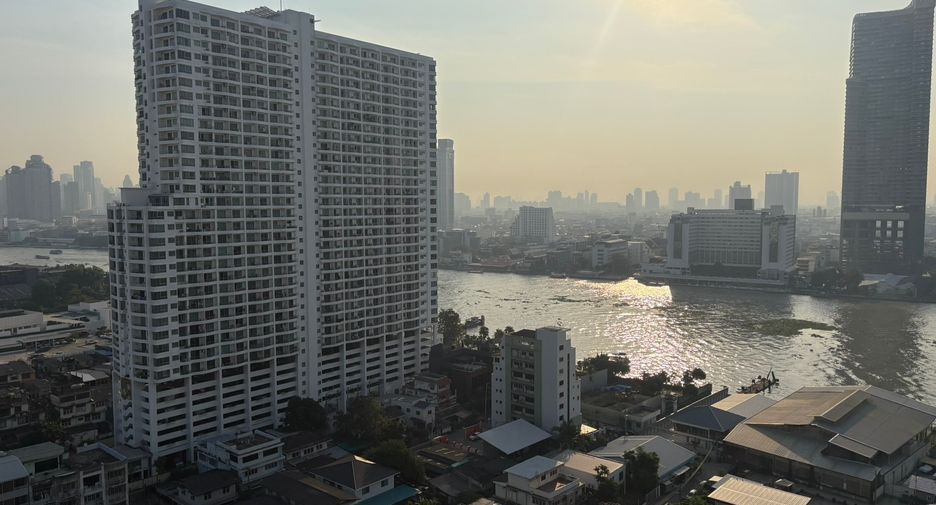 For rent 3 bedrooms condo in Khlong San, Bangkok