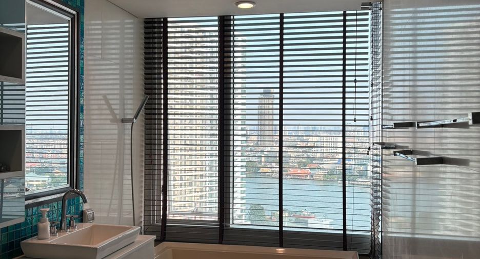 For rent 3 bedrooms condo in Khlong San, Bangkok