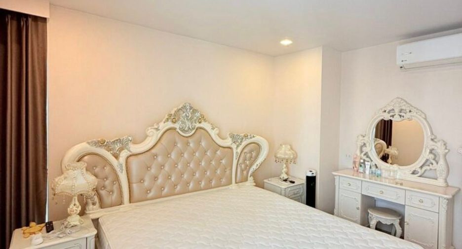 For rent 2 bedrooms condo in Pathum Wan, Bangkok