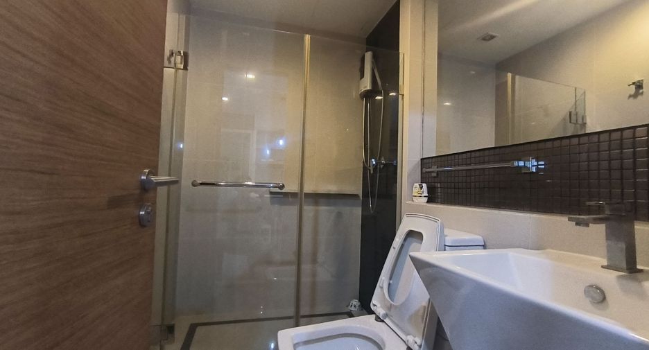 For rent 2 bedrooms condo in Phra Khanong, Bangkok