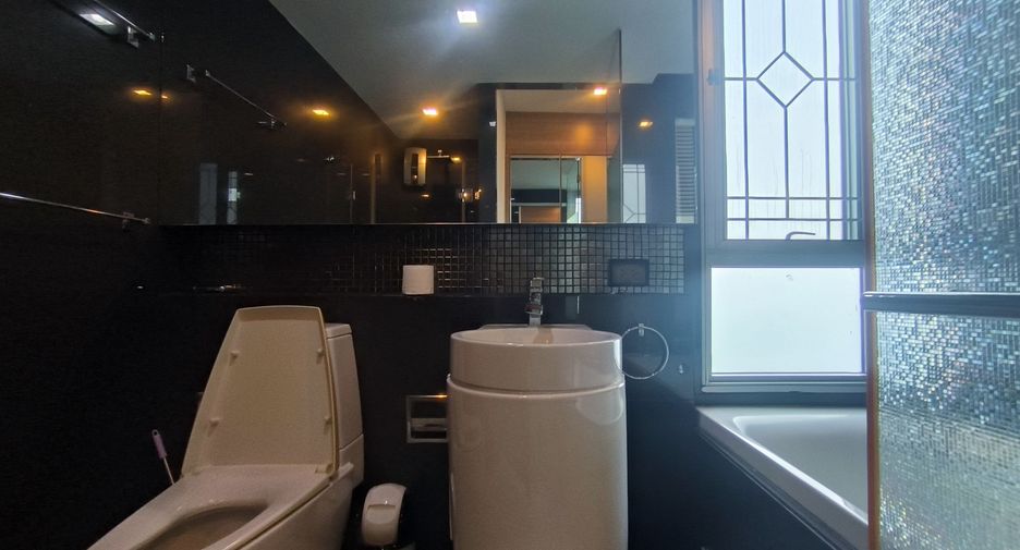 For rent 2 bedrooms condo in Phra Khanong, Bangkok