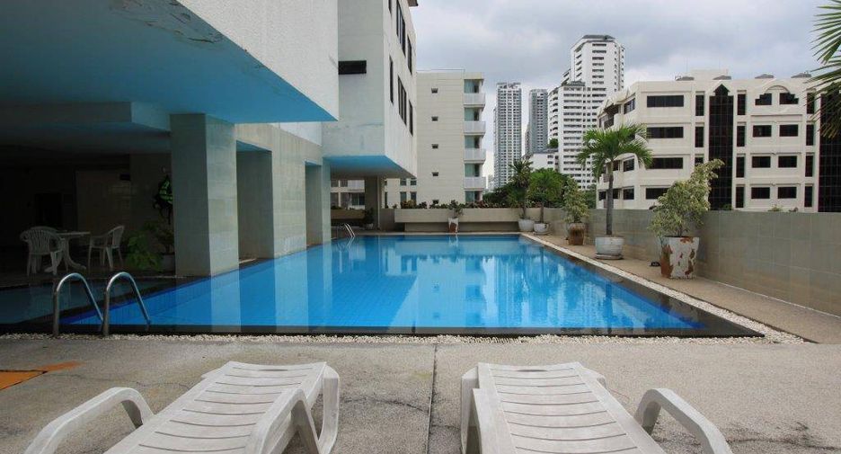 For sale 2 bedrooms condo in Watthana, Bangkok