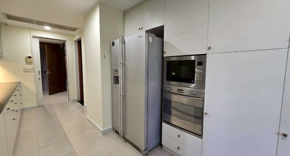 Condo en alquiler de 3 habitaciones en Sathon, Bangkok
