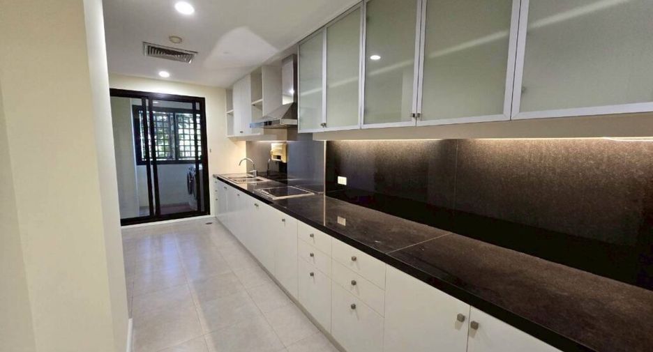 Condo en alquiler de 3 habitaciones en Sathon, Bangkok