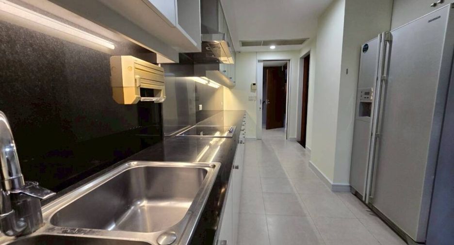 Condo en alquiler de 3 habitaciones en Sathon, Bangkok