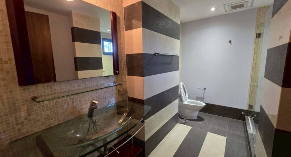 Condo en alquiler de 3 habitaciones en Sathon, Bangkok