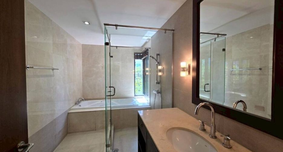 Condo en alquiler de 3 habitaciones en Sathon, Bangkok