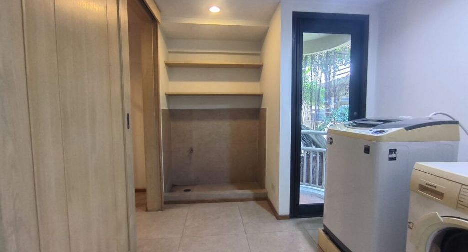 For rent 2 bedrooms condo in Pathum Wan, Bangkok