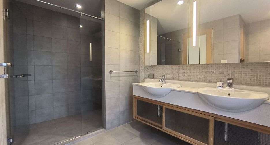 Wohnung zur Miete mit 2 Zimmer in Pathum Wan, Bangkok