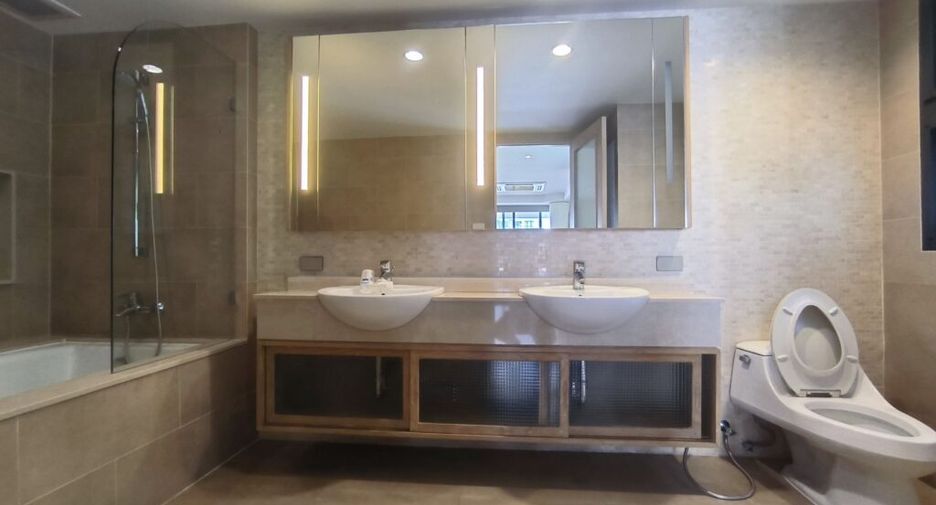For rent 2 bedrooms condo in Pathum Wan, Bangkok