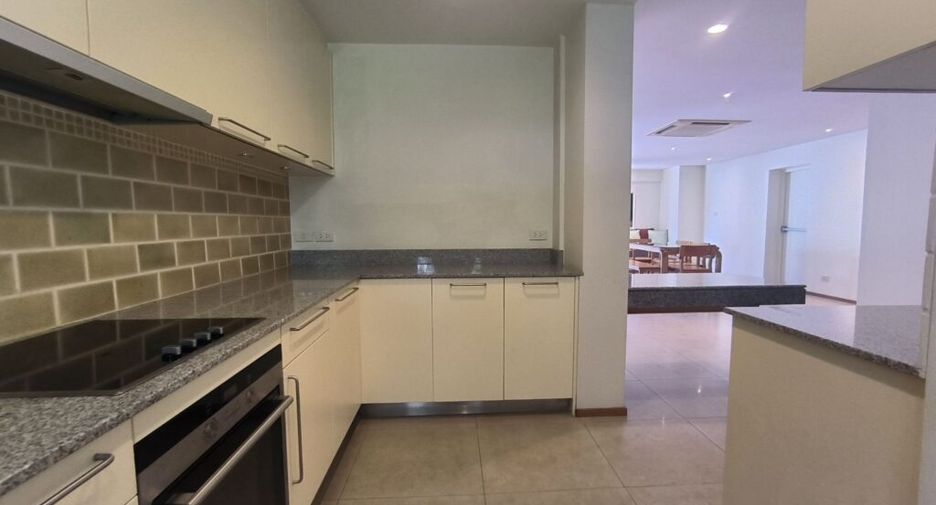 For rent 2 bedrooms condo in Pathum Wan, Bangkok
