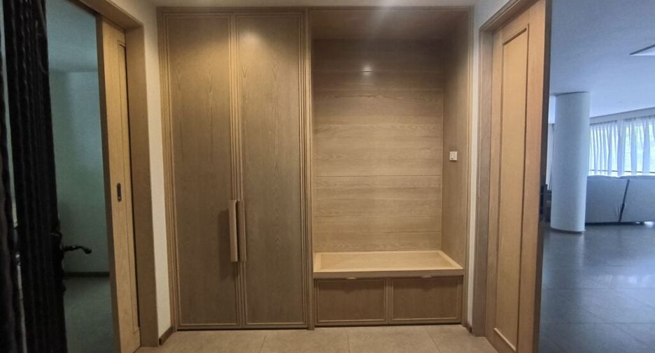 For rent 2 bedrooms condo in Pathum Wan, Bangkok