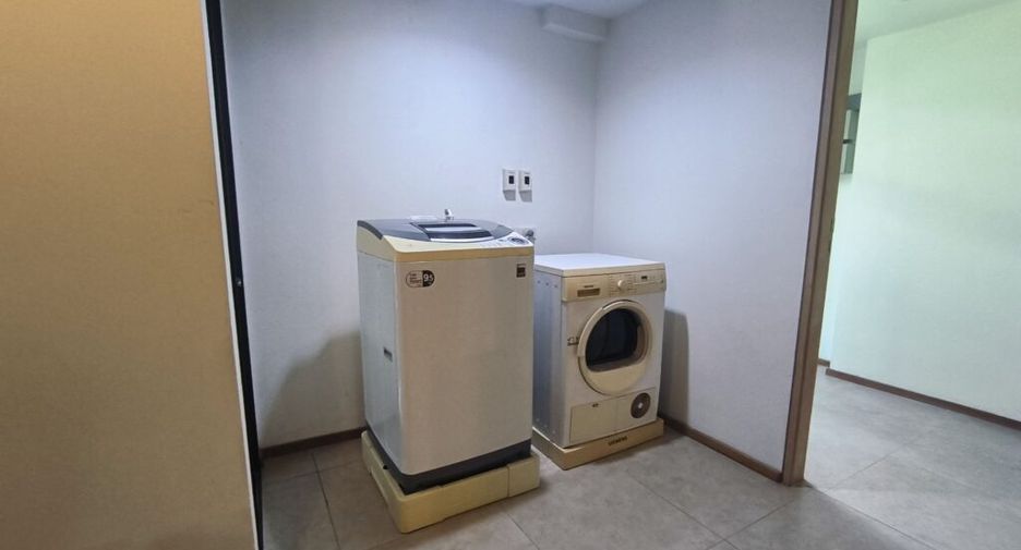 For rent 2 bedrooms condo in Pathum Wan, Bangkok