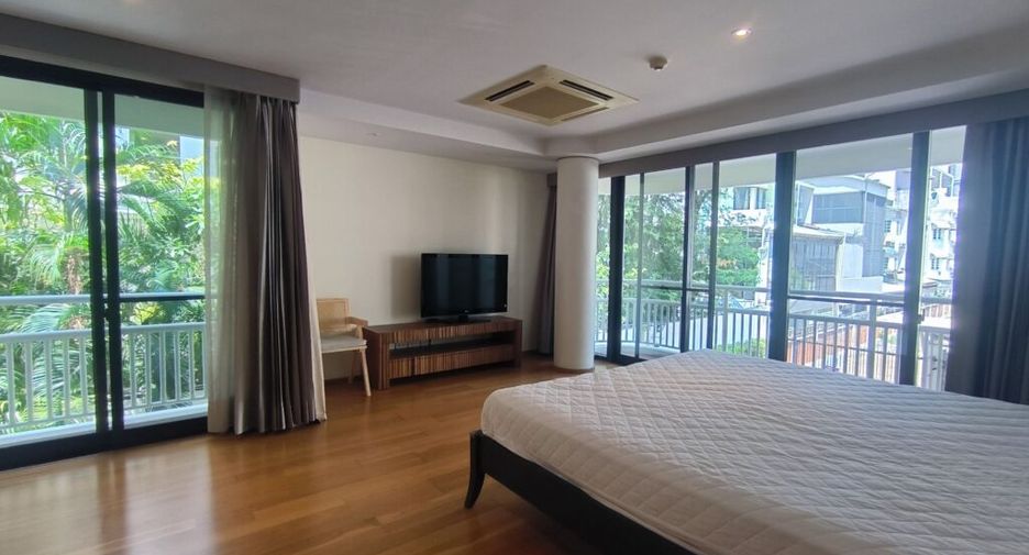For rent 2 bedrooms condo in Pathum Wan, Bangkok