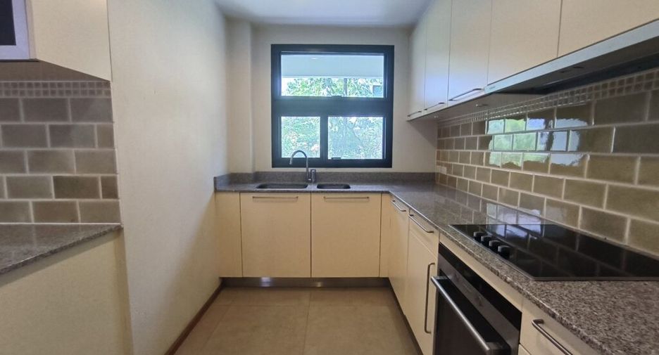 For rent 2 bedrooms condo in Pathum Wan, Bangkok