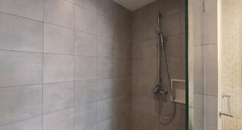 For rent 2 bedrooms condo in Pathum Wan, Bangkok