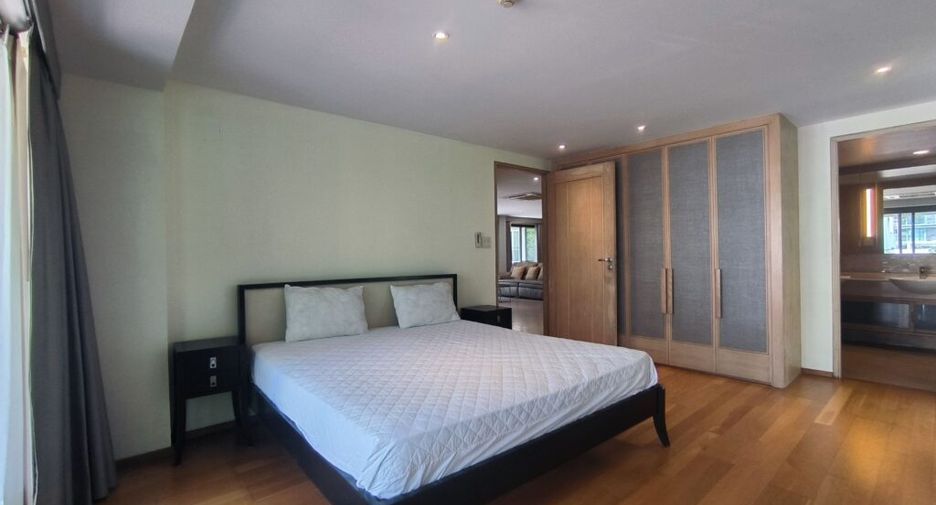 For rent 2 bedrooms condo in Pathum Wan, Bangkok