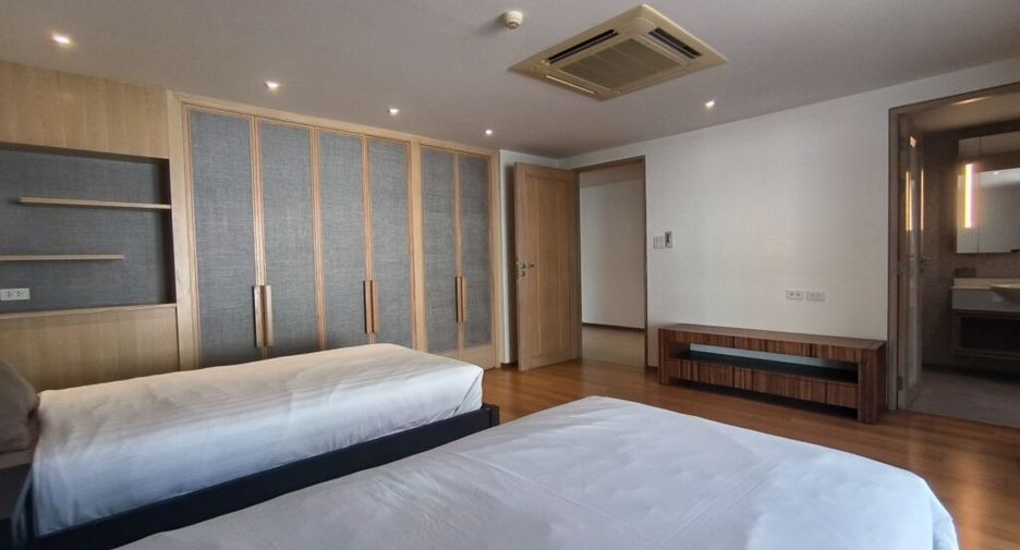 For rent 2 bedrooms condo in Pathum Wan, Bangkok
