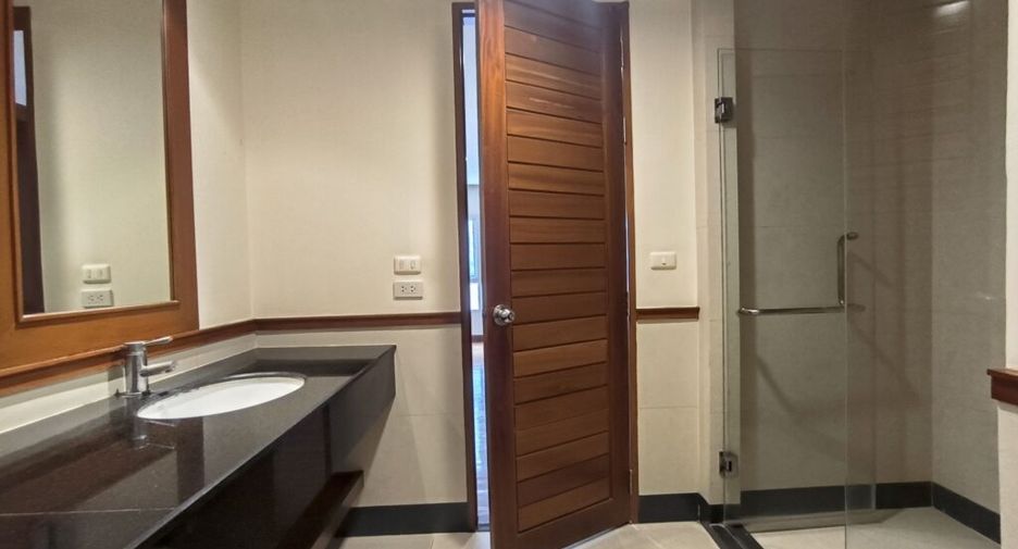 ให้เช่า 3 ห้องนอน คอนโด ใน สาทร, กรุงเทพฯ