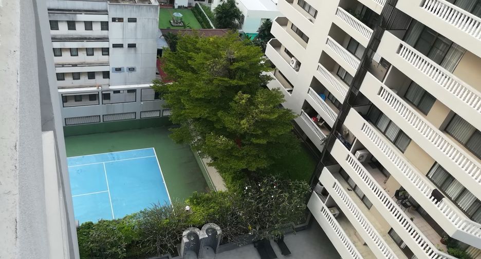 For rent 4 bedrooms condo in Khlong Toei, Bangkok