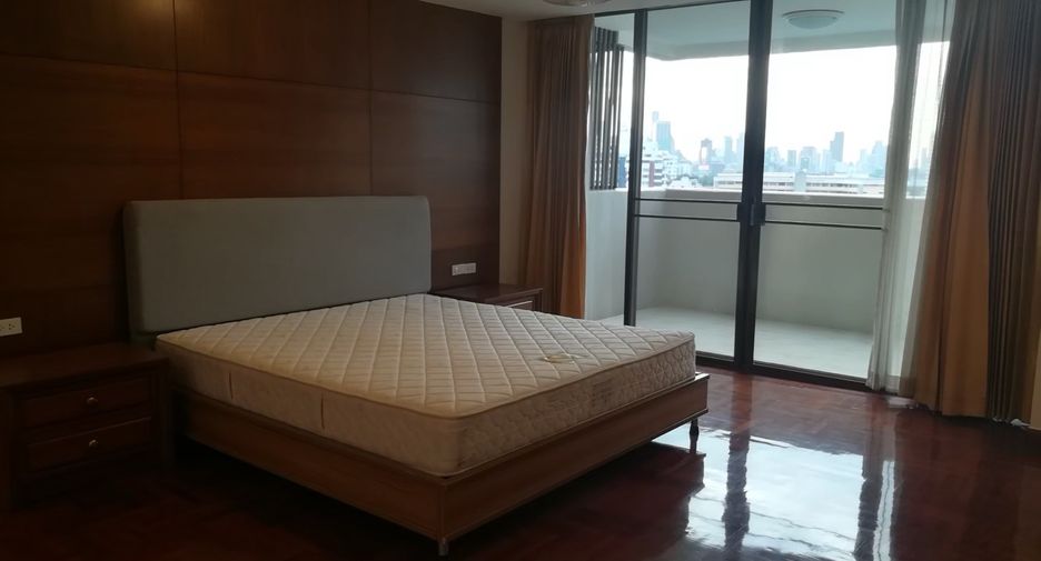 For rent 4 bedrooms condo in Khlong Toei, Bangkok