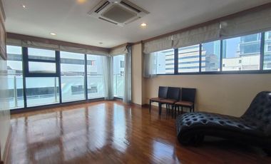 For rent 2 bedrooms condo in Pathum Wan, Bangkok