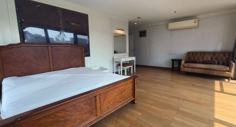 For rent 2 bedrooms condo in Pathum Wan, Bangkok