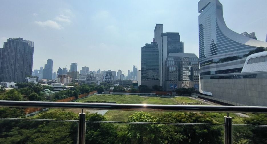 For rent 2 bedrooms condo in Pathum Wan, Bangkok