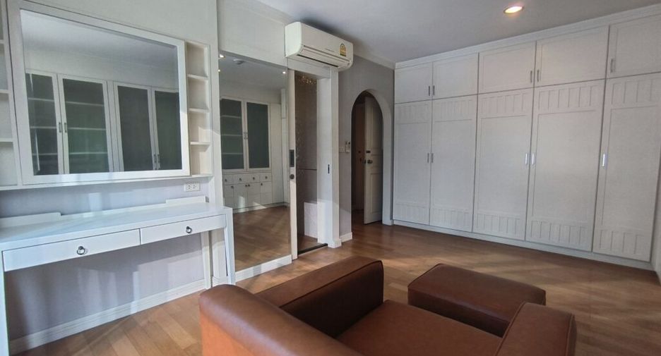For rent 2 bedrooms condo in Pathum Wan, Bangkok