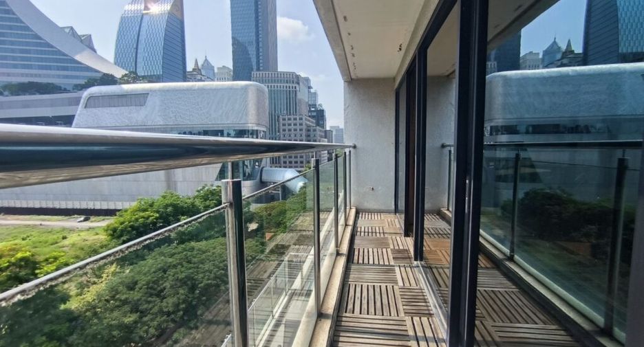 For rent 2 bedrooms condo in Pathum Wan, Bangkok
