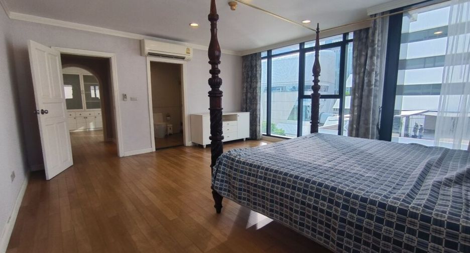 For rent 2 bedrooms condo in Pathum Wan, Bangkok