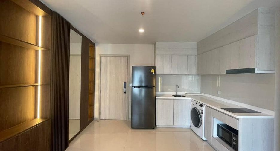 For rent 2 bedrooms condo in Pathum Wan, Bangkok