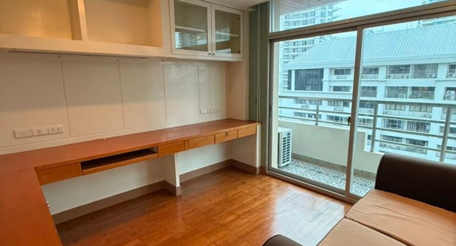 For sale 3 bedrooms condo in Pathum Wan, Bangkok