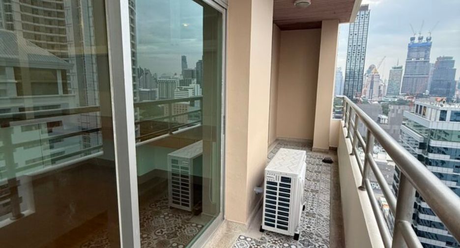 For sale 3 bedrooms condo in Pathum Wan, Bangkok