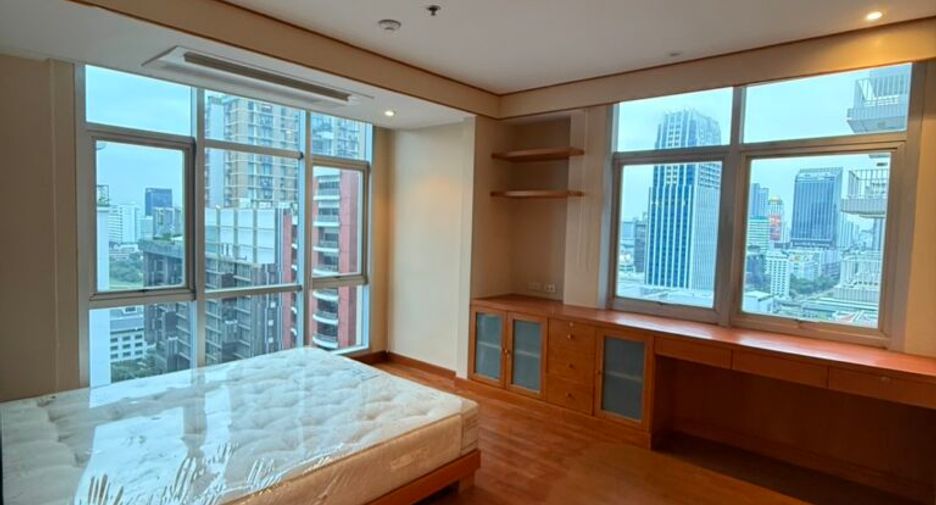 For sale 3 bedrooms condo in Pathum Wan, Bangkok