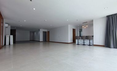 For rent 4 bedrooms condo in Khlong Toei, Bangkok