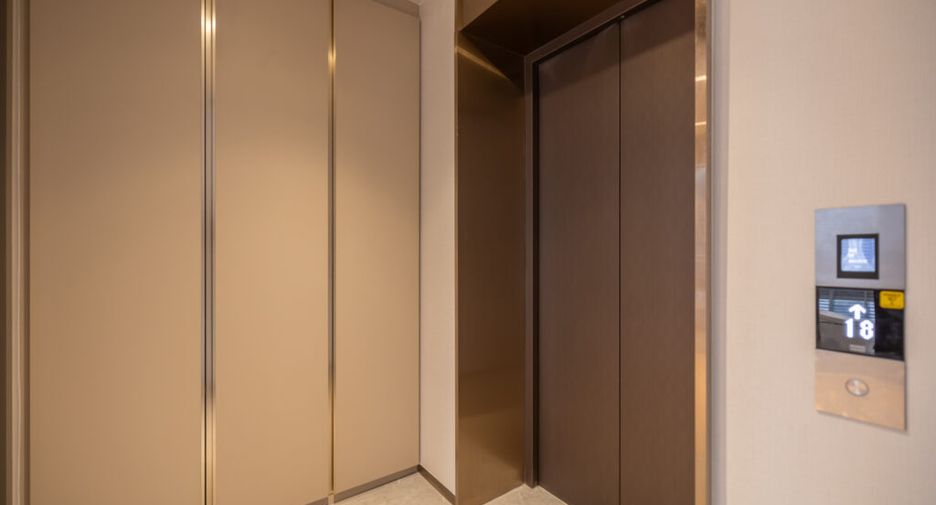 For rent 2 ベッドルーム condo in Pathum Wan, Bangkok