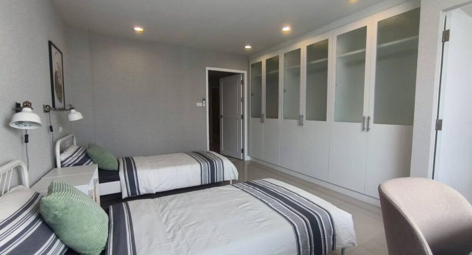 For rent 3 bedrooms condo in Khlong Toei, Bangkok