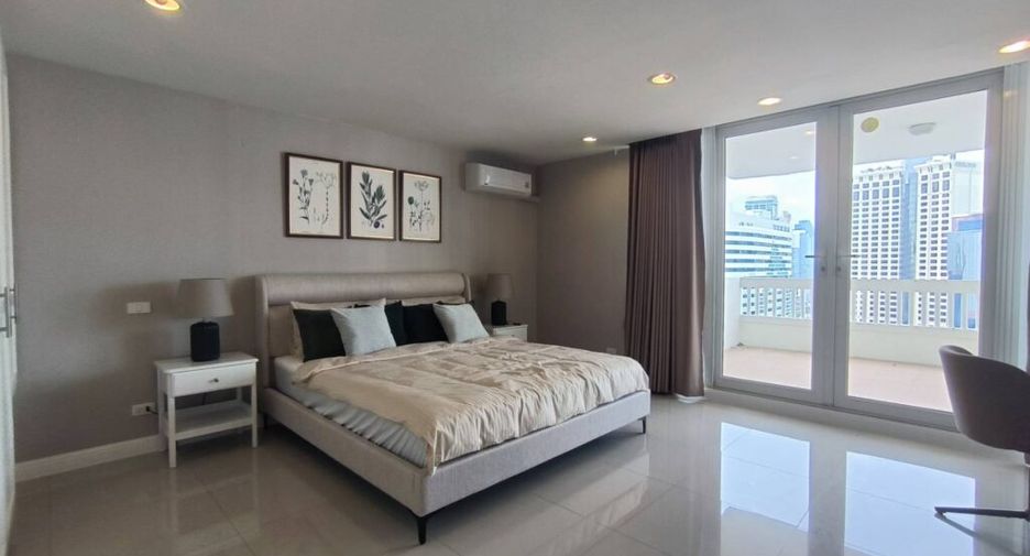 For rent 3 bedrooms condo in Khlong Toei, Bangkok