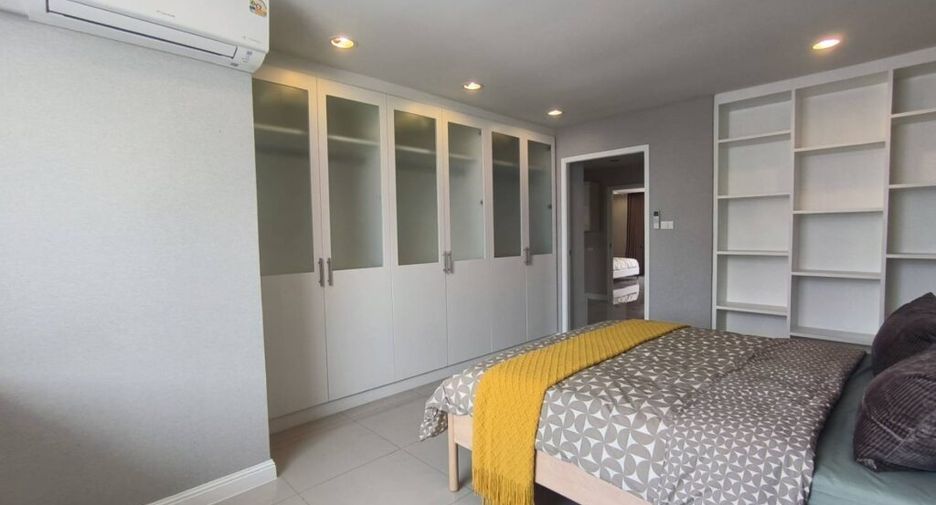 For rent 3 bedrooms condo in Khlong Toei, Bangkok